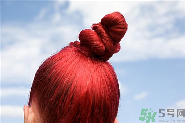 頭發(fā)染多了有什么危害？染什么顏色的頭發(fā)顯皮膚白？