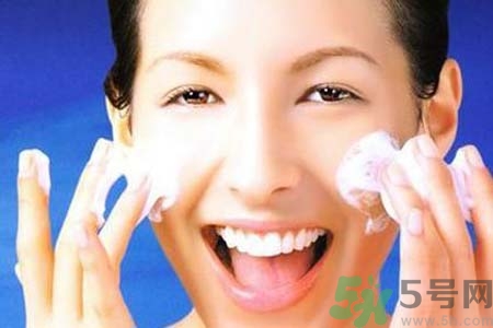 太陽(yáng)穴長(zhǎng)痘是怎么回事？太陽(yáng)穴長(zhǎng)痘的原因是什么？