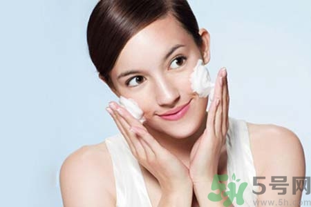 太陽穴長痘怎么辦？如何祛除太陽穴上的痘痘？