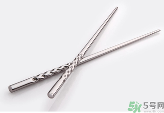 用不銹鋼筷子吃飯好不好？不銹鋼筷子有毒嗎？