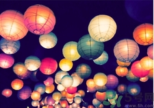 中秋要給領(lǐng)導(dǎo)送禮嗎？中秋給領(lǐng)導(dǎo)送禮要注意什么？