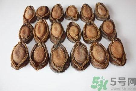鮑魚的營養(yǎng)價(jià)值有哪些？鮑魚的藥用價(jià)值是什么？