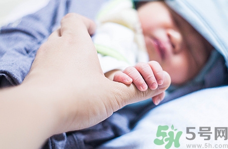 寶寶不愛喝奶怎么辦?寶寶不愛喝奶粉是什么原因 寶寶不愛喝奶怎么辦?寶寶不愛喝奶粉是什么原因