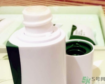 韓后茶蕊嫩白系列適合什么膚質(zhì)？韓后茶蕊baby白適合敏感肌嗎？