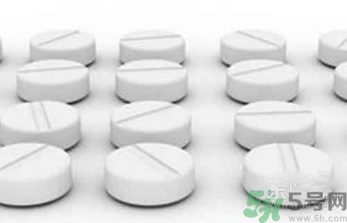 鈣片和維生素c可以一起吃嗎？鈣片和維生素一起吃好不好？