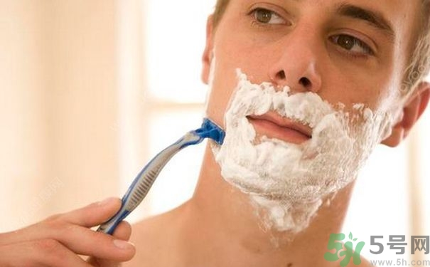 15歲男孩可以刮胡子嗎？15歲男孩經(jīng)常流鼻血怎么回事？