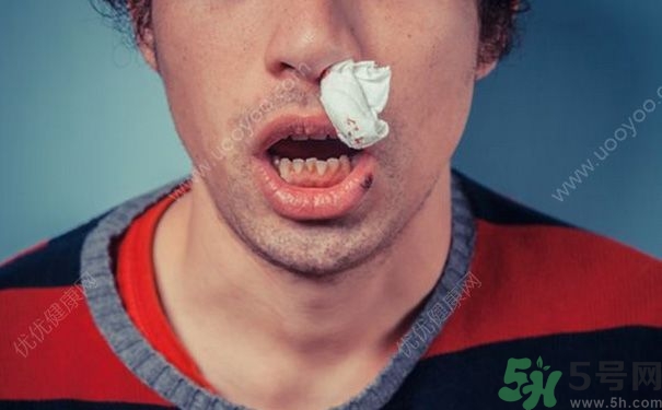 15歲男孩可以刮胡子嗎？15歲男孩經(jīng)常流鼻血怎么回事？