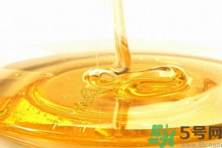 蜂蜜不能和什么一起吃？哪些人不能吃蜂蜜？