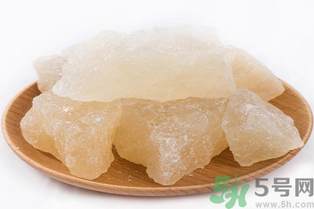 冰糖和白糖紅糖有什么區(qū)別？冰糖和普通糖有什么區(qū)別？