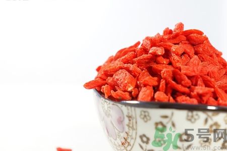 枸杞子泡酒可以壯陽嗎？枸杞子泡酒有副作用嗎？