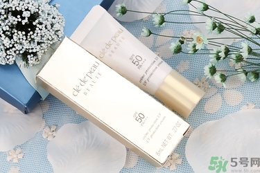 隔離霜用洗面奶能洗掉嗎？涂隔離霜需要卸妝嗎？