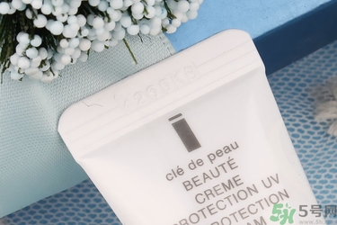 隔離霜用洗面奶能洗掉嗎？涂隔離霜需要卸妝嗎？