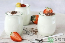 月餅可以和酸奶一起吃嗎？吃月餅可以喝酸奶嗎？