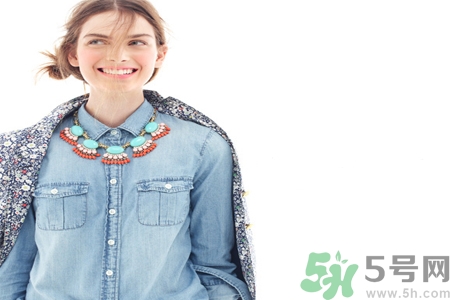 白衣服被染色怎么辦？衣服染色去除小竅門