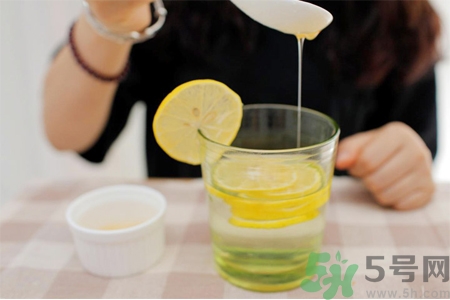 早晨空腹喝蜂蜜水好嗎？蜂蜜水什么時候喝好？
