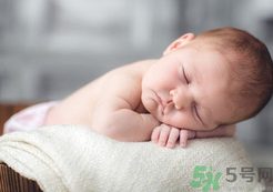 寶寶屁股上長小紅疙瘩是怎么回事？寶寶屁股上長小紅疙瘩怎么辦?