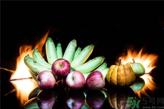 蘋果和香蕉能不能一起吃？蘋果和香蕉能一起榨汁嗎？