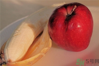 蘋果和香蕉能不能一起吃？蘋果和香蕉能一起榨汁嗎？