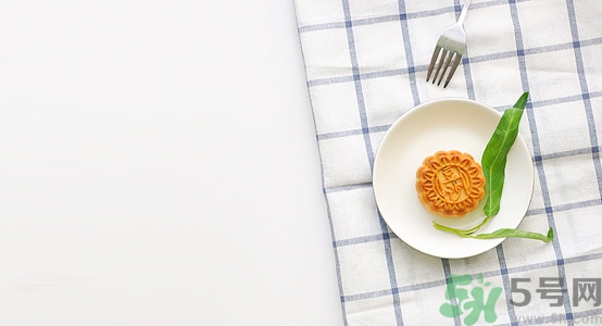 冰皮月餅可以直接吃嗎?冰皮月餅吃之前要解凍嗎 冰皮月餅可以直接吃嗎?冰皮月餅吃之前要解凍嗎