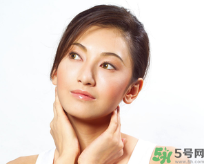 素顏霜和隔離霜的順序  素顏霜和隔離霜哪個先用？