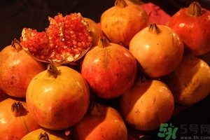 石榴有點爛了還能吃嗎？石榴壞了一點能吃嗎？