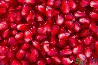 吃石榴手指發(fā)黃怎么辦？吃石榴手指變黑怎么辦？