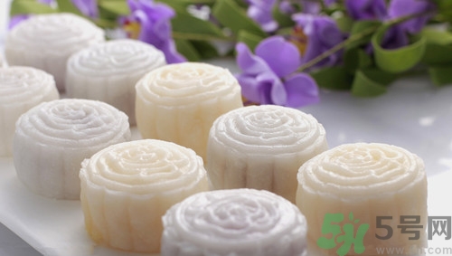 冰皮月餅和普通月餅?zāi)膫€好吃? 冰皮月餅和普通月餅?zāi)膫€好吃?