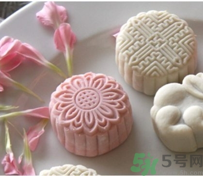 冰皮月餅和冰淇淋月餅有什么區(qū)別？冰皮月餅和冰淇淋月餅?zāi)膫€(gè)好吃？