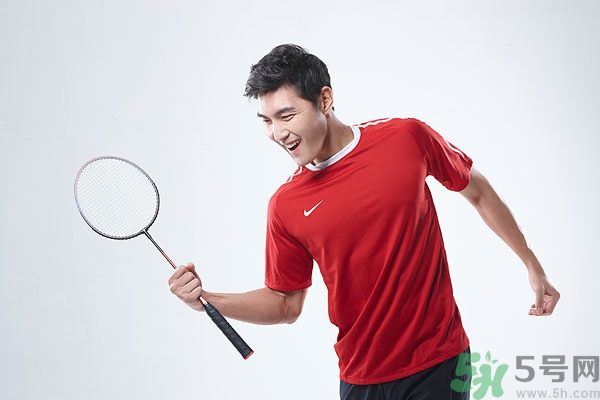 打羽毛球有什么好處？打羽毛球有什么壞處？