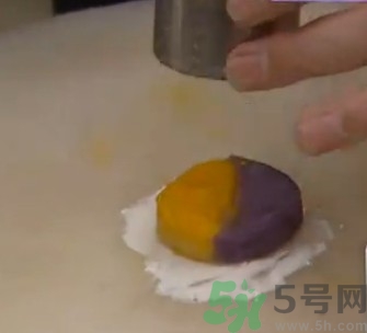 水晶月餅用的什么粉？水晶月餅的做法及配方