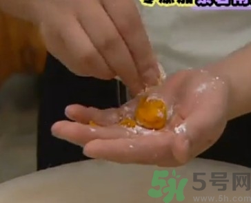 水晶月餅用的什么粉？水晶月餅的做法及配方