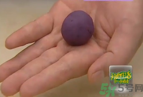 水晶月餅用的什么粉？水晶月餅的做法及配方