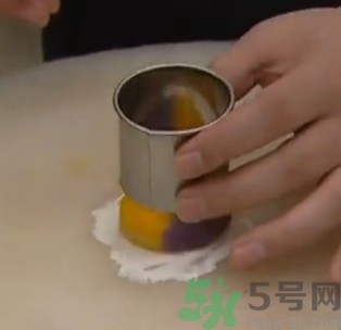 水晶月餅用的什么粉？水晶月餅的做法及配方