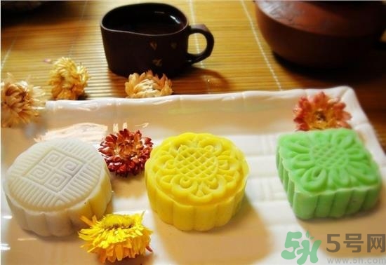 廣式月餅可以放冰箱保存嗎?廣式月餅放冰箱可以放多久 廣式月餅可以放冰箱保存嗎?廣式月餅放冰箱可以放多久