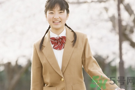 初中生女生的標(biāo)準(zhǔn)胸圍是多少？初中女生正常胸圍是多少？