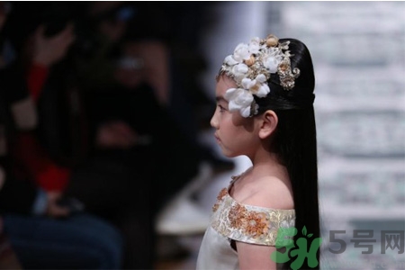 9歲女生的標(biāo)準(zhǔn)身高體重是多少？9歲女生正常身高體重是多少？