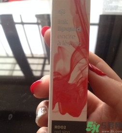 菲詩(shī)小鋪水墨絢染水潤(rùn)唇彩怎么樣？菲詩(shī)小鋪唇彩好用嗎？