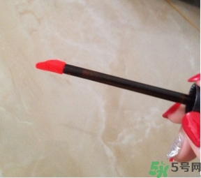 菲詩(shī)小鋪水墨絢染水潤(rùn)唇彩怎么樣？菲詩(shī)小鋪唇彩好用嗎？