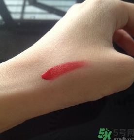 菲詩(shī)小鋪水墨絢染水潤(rùn)唇彩怎么樣？菲詩(shī)小鋪唇彩好用嗎？