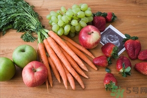 蘋果和胡蘿卜能一起吃嗎？蘋果和胡蘿卜能一起榨汁嗎？