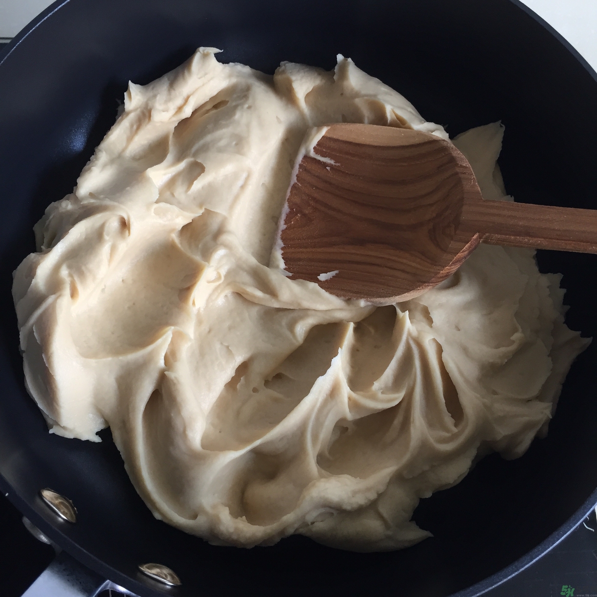 蓮蓉月餅的餡料是什么？蓮蓉月餅的餡料怎么做？