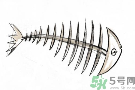 魚刺卡在喉嚨里怎么辦？取魚刺的小技巧有哪些？