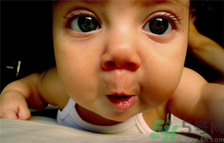 新生兒能剪睫毛嗎?新生兒剪睫毛可以長的更長嗎? 新生兒能剪睫毛嗎?新生兒剪睫毛可以長的更長嗎?