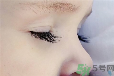 新生兒能剪睫毛嗎?新生兒剪睫毛可以長的更長嗎? 新生兒能剪睫毛嗎?新生兒剪睫毛可以長的更長嗎?