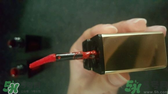 ysl黑管唇釉真假怎么辨別?圣羅蘭黑管唇釉真假對(duì)比圖 ysl黑管唇釉真假怎么辨別?圣羅蘭黑管唇釉真假對(duì)比圖