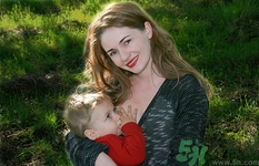 母乳喂養(yǎng)多久喂一次?母乳喂養(yǎng)的姿勢和技巧 母乳喂養(yǎng)多久喂一次?母乳喂養(yǎng)的姿勢和技巧