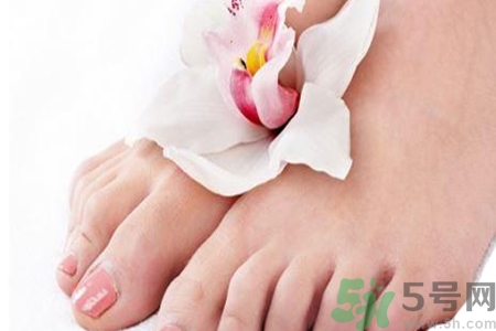 怎么治腳臭？腳臭的原因是什么？