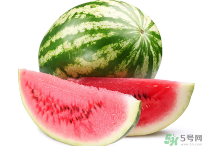 吃完螃蟹能吃西瓜嗎？吃完螃蟹多久可以吃西瓜？