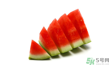 吃完螃蟹能吃西瓜嗎？吃完螃蟹多久可以吃西瓜？