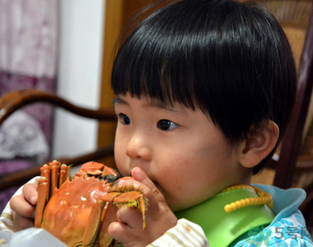 小孩子可以吃螃蟹嗎？小孩吃螃蟹好嗎？
